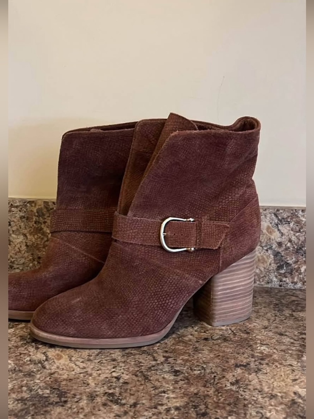 ISOLA sz 9 Women's Brown Suede Ankle Boots